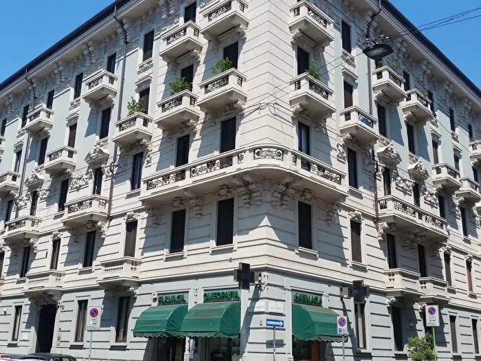 Appartamento quadrilocale in affitto in Via Modena, Milano
