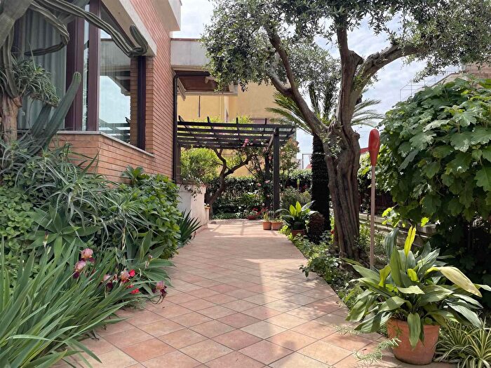 Casa con 8 locali in vendita in Santa Maria Capua Vetere