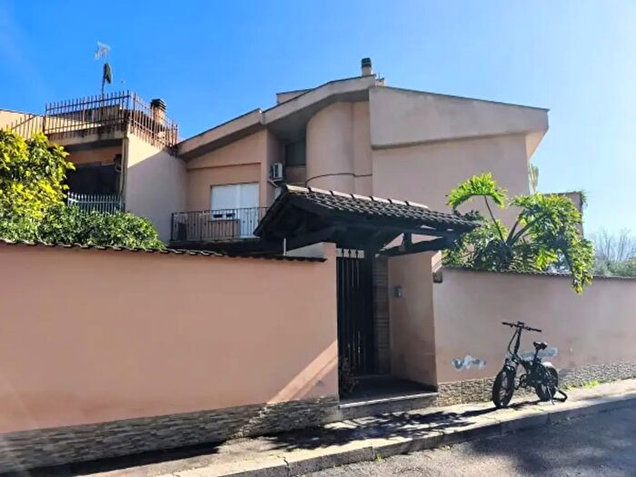 Appartamento monolocale in affitto in Via Mezzolombardo, Roma