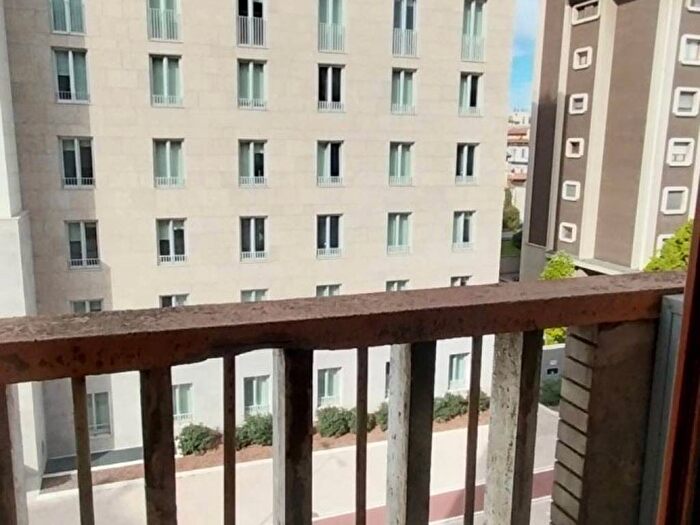 Appartamento trilocale in affitto in Via Col Moschin, Corso San Gottardo, Milano