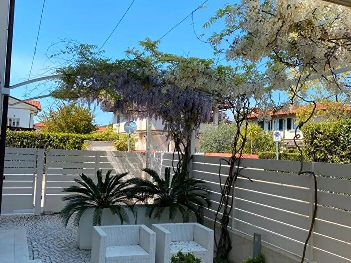 Casa con 8 locali in affitto in Iave, Forte Dei Marmi