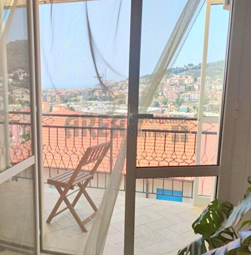 Appartamento trilocale in vendita in Via Costamagna, Imperia