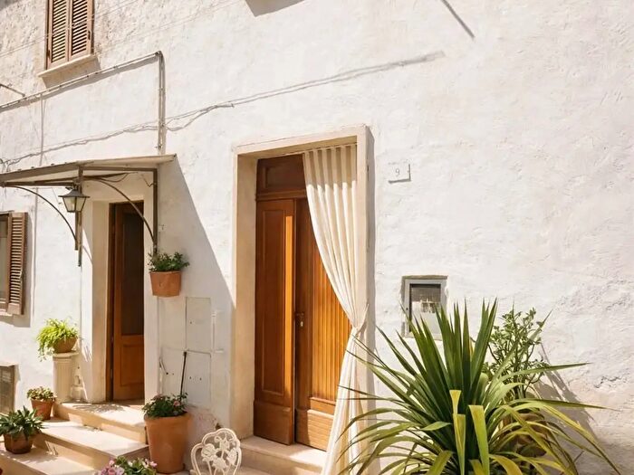 Casa quadrilocale in vendita in Via Cesare Battisti, Scurcola Marsicana