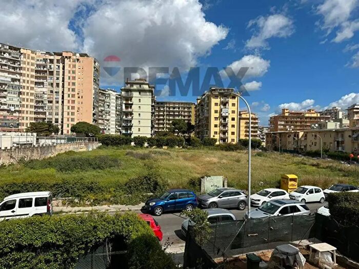 Appartamento trilocale in vendita in Via Rinaldo Montuoro, Palermo