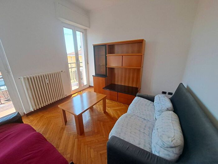 Appartamento quadrilocale in affitto in Via Padova, Crescenzago, Milano