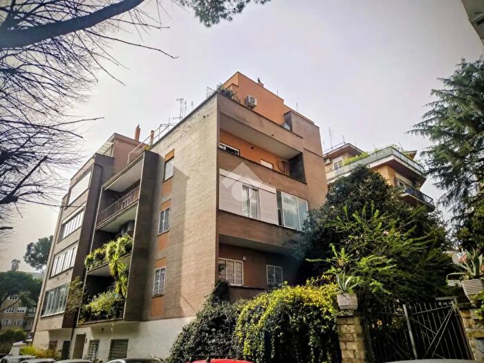 Appartamento quadrilocale in vendita in Via dei Giuochi Istmici, Roma