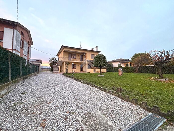 Casa quadrilocale in vendita in Fontaniva