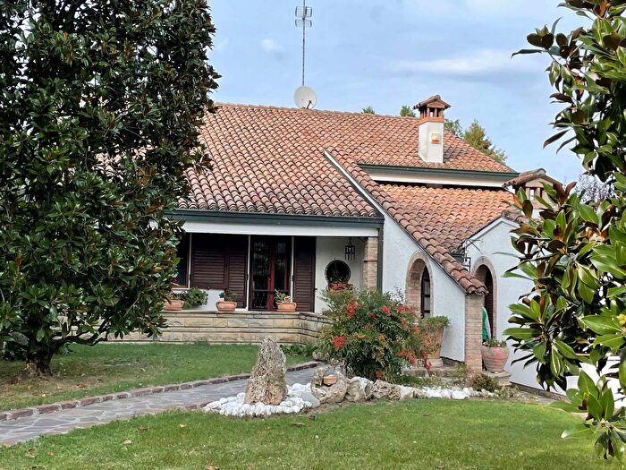 Casa con 11 locali in vendita in Modena