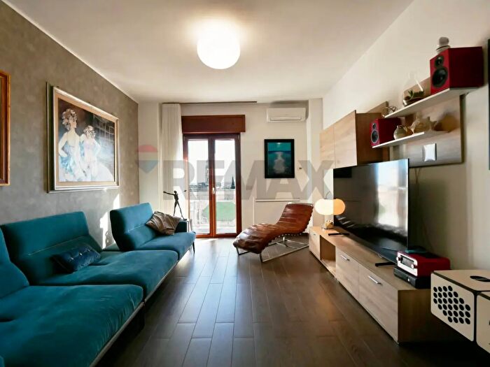 Appartamento quadrilocale in vendita in Via Montrone, Valenzano