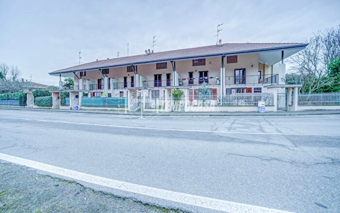 Casa quadrilocale in vendita in Via Golasecca, Sesto Calende