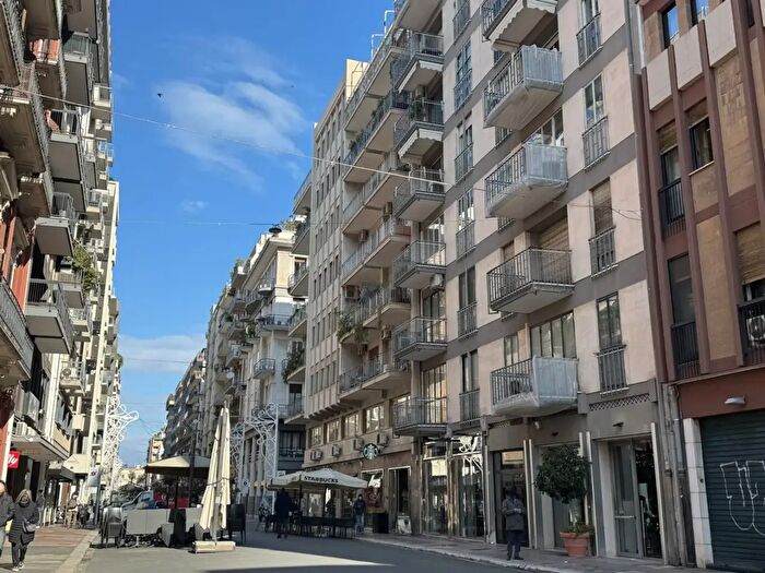 Appartamento con 6 locali in affitto in Via Argiro, Bari