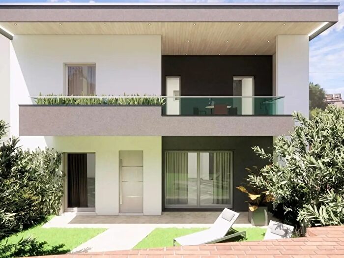 Casa quadrilocale in vendita in Via Giugno, Vimercate