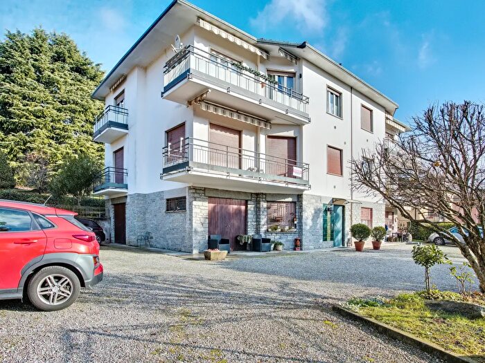 Appartamento trilocale in vendita in Via Milano, Cocquio Trevisago