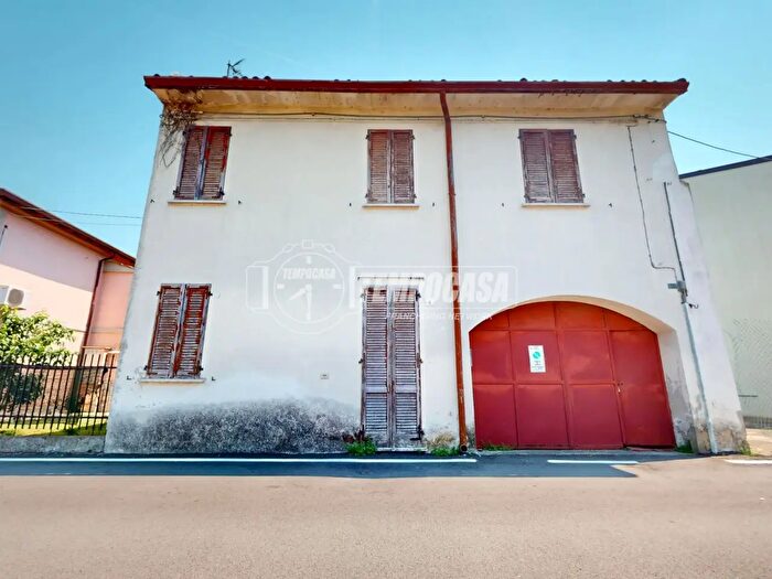 Casa quadrilocale in vendita in Via Fausto Gabrielli, Quingentole