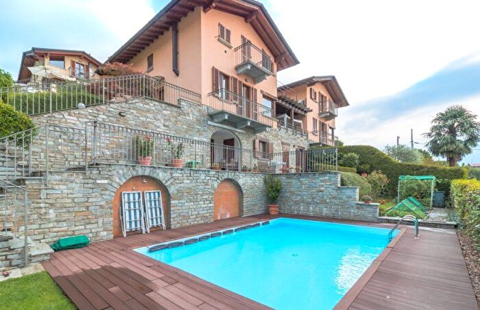 Appartamento con 6 locali in vendita in Menaggio