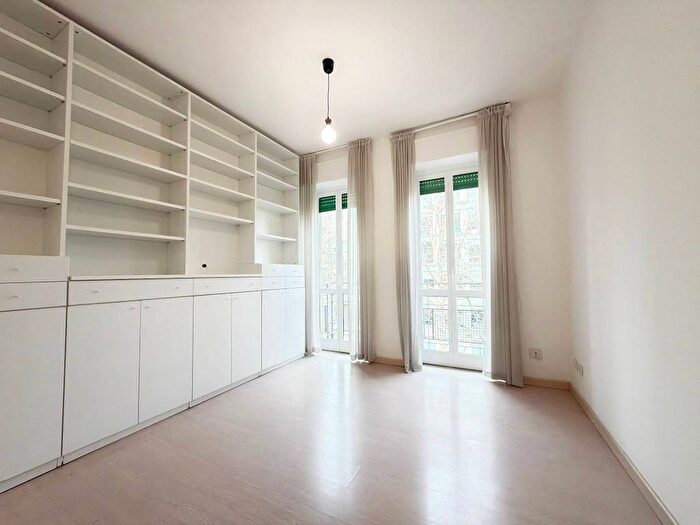 Appartamento trilocale in affitto in Via Valtellina, Farini, Milano