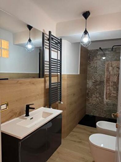 Appartamento trilocale in vendita in Via Galileo Galilei, Sanremo