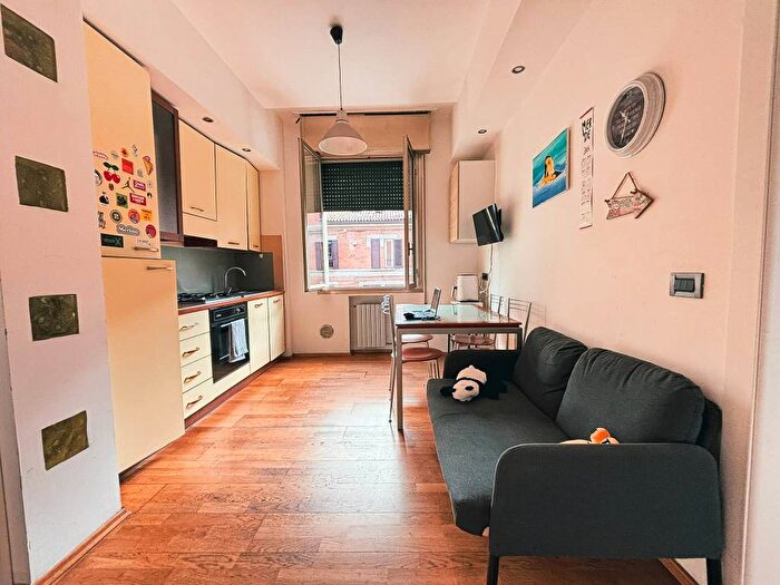 Appartamento trilocale in affitto in Via dello Scalo, Saffi, Bologna