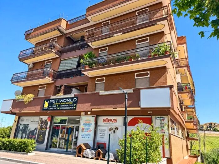 Appartamento con 5 locali in vendita in Via Giovanni Amendola, Mentana