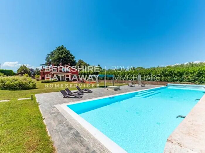 Casa con 6 locali in vendita in Valmontone
