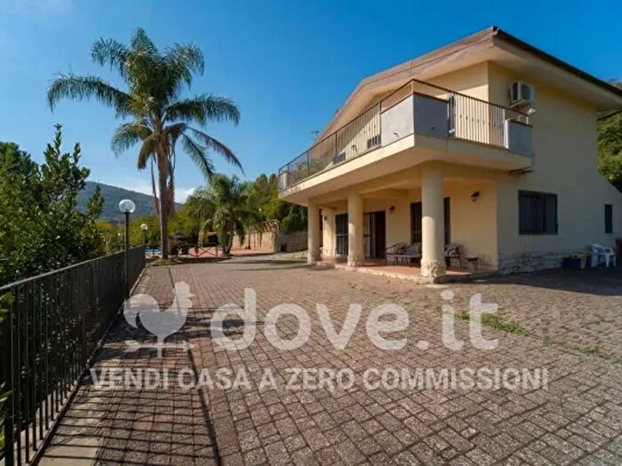 Casa quadrilocale in vendita in Contrada Santa Caterina Snc, Francavilla Di Sicilia