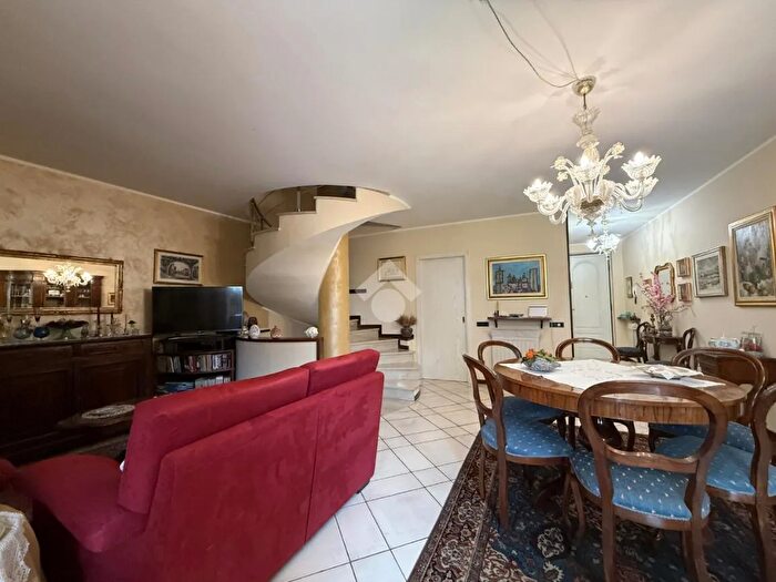 Case in Vendita e in Affitto - 3