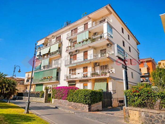 Appartamento trilocale in vendita in Via Quattro Novembre, Portici