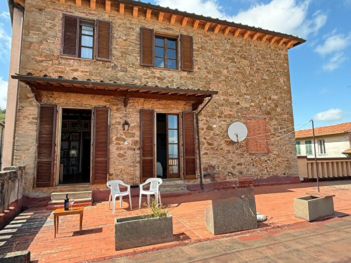 Appartamento con 6 locali in vendita in Chianni