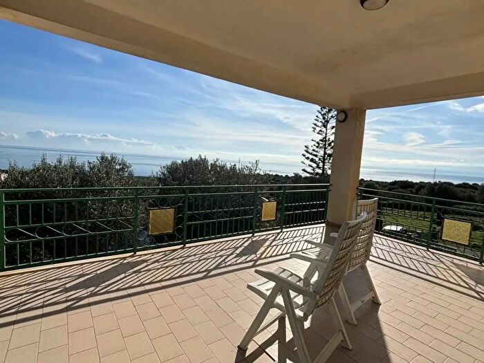 Casa con 7 locali in vendita in Amendolara