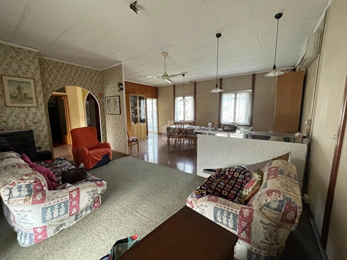 Casa con 6 locali in vendita in Suzzara