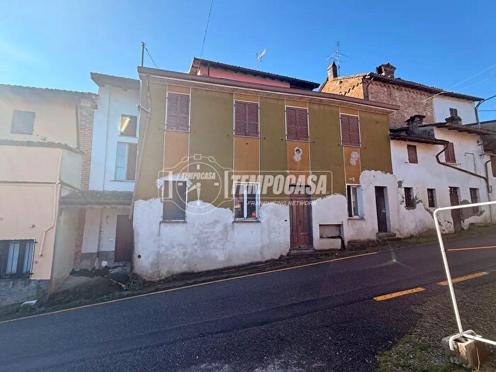 Casa con 6 locali in vendita in Frazione Valle Muto, Stradella