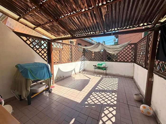 Appartamento trilocale in vendita in Via Costanzo Grillone, Genova