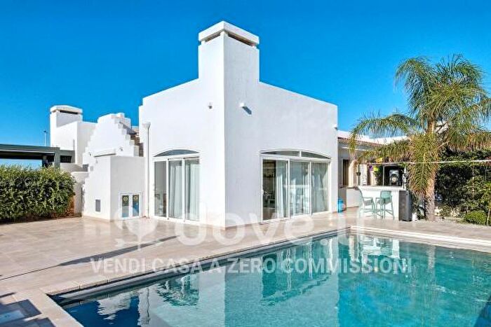 Casa con 6 locali in vendita in Contrada Villanova Villaggio Mare Blu Snc, Ostuni