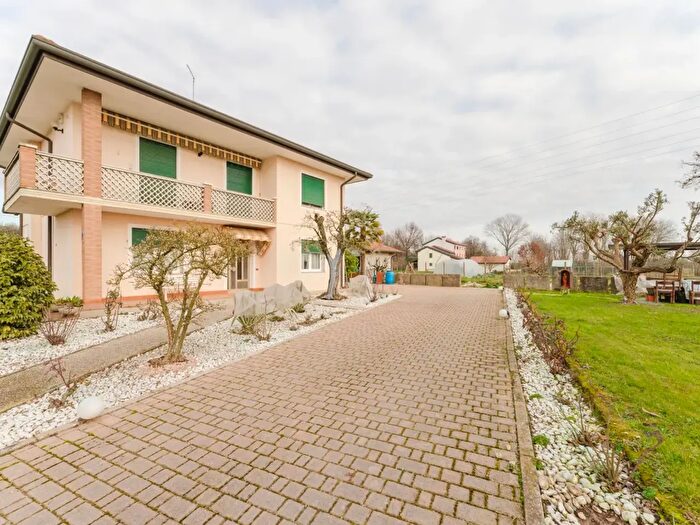 Casa trilocale in vendita in Via Montegrappa, San Giorgio In Bosco