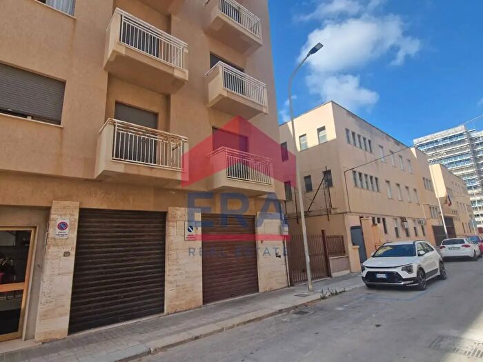 Appartamento trilocale in vendita in Via Marinella, Trapani