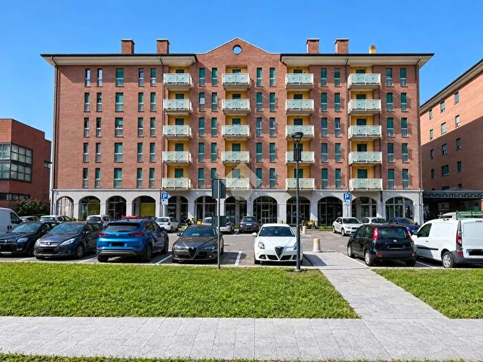 Appartamento trilocale in vendita in Via Montegrappa, Lecco