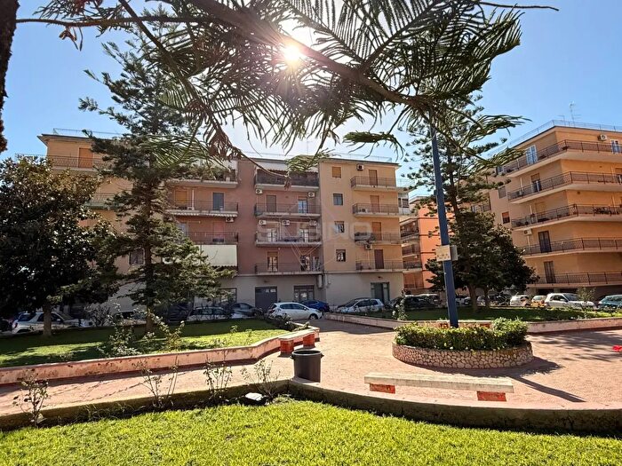 Appartamento con 5 locali in vendita in Via Luigi Spagna, Siracusa