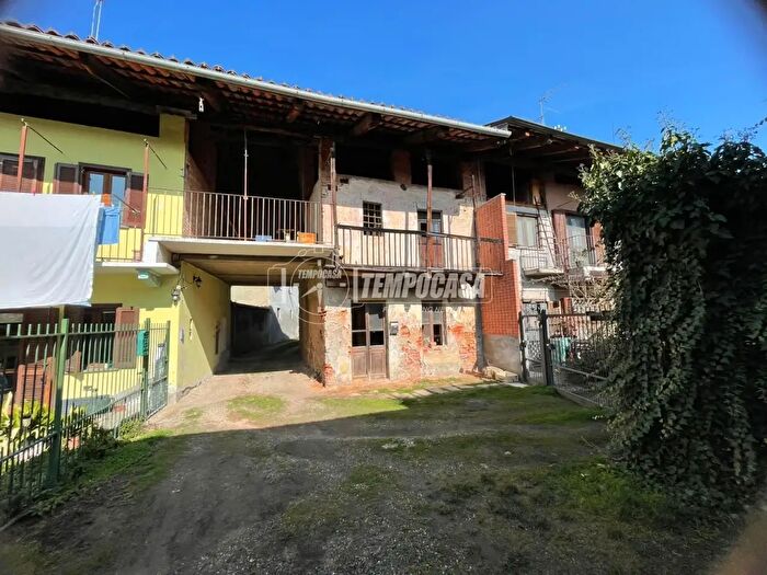 Casa con 5 locali in vendita in Via Favria Cesare Battisti, Favria