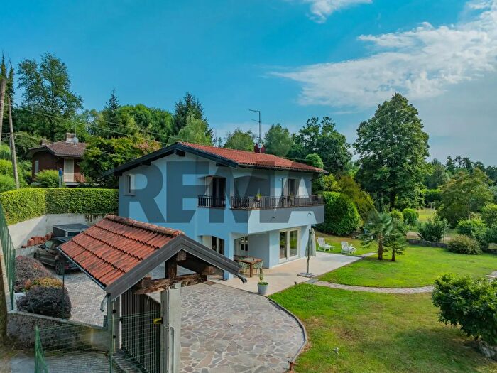 Casa quadrilocale in vendita in Via delle Ninfee, Vergiate
