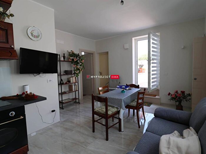 Appartamento trilocale in affitto in Via Vito Bascio, Martina Franca