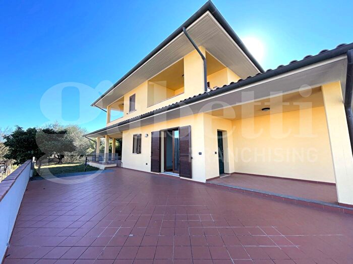 Casa con 6 locali in vendita in Gavorrano