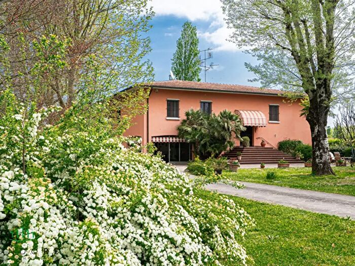 Casa con 11 locali in vendita in Via Marano, Castenaso