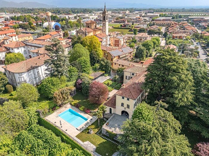 Casa con 6 locali in affitto in Via Marconi, Medolago