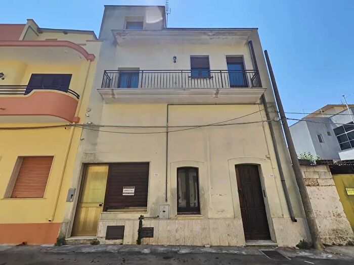 Casa con 7 locali in vendita in Taurisano