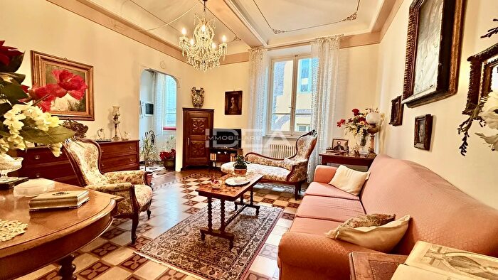 Appartamento quadrilocale in vendita in Via San Paolino, Lucca