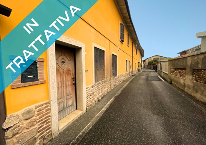 Casa quadrilocale in vendita in Via Alessandro Manzoni, Castrezzato