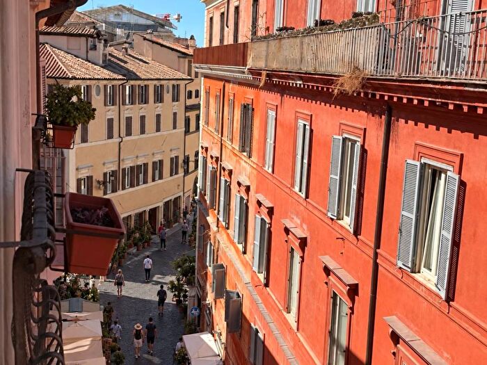 Appartamento con 6 locali in affitto in Via della Stamperia, Trevi, Roma