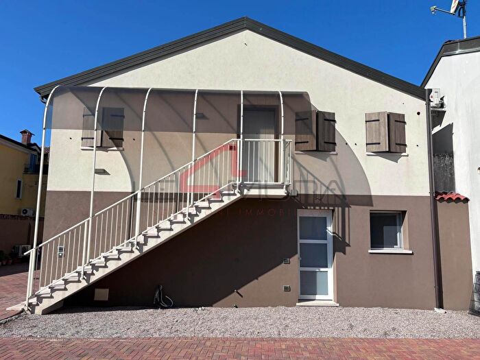 Appartamento con 6 locali in vendita in Sanguinetto