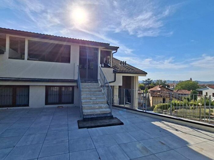 Appartamento trilocale in affitto in Salita Gino Rocca, Località Altavilla, Alba