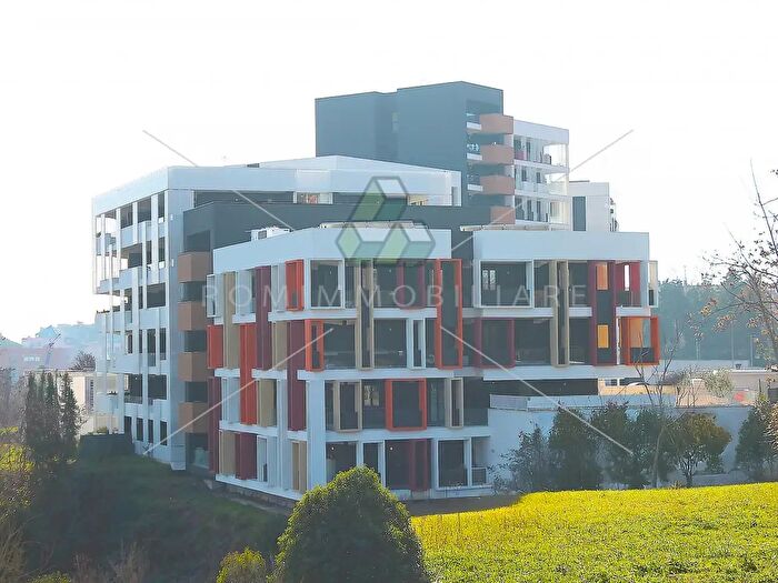 Appartamento trilocale in vendita in Via Montegallo, Roma